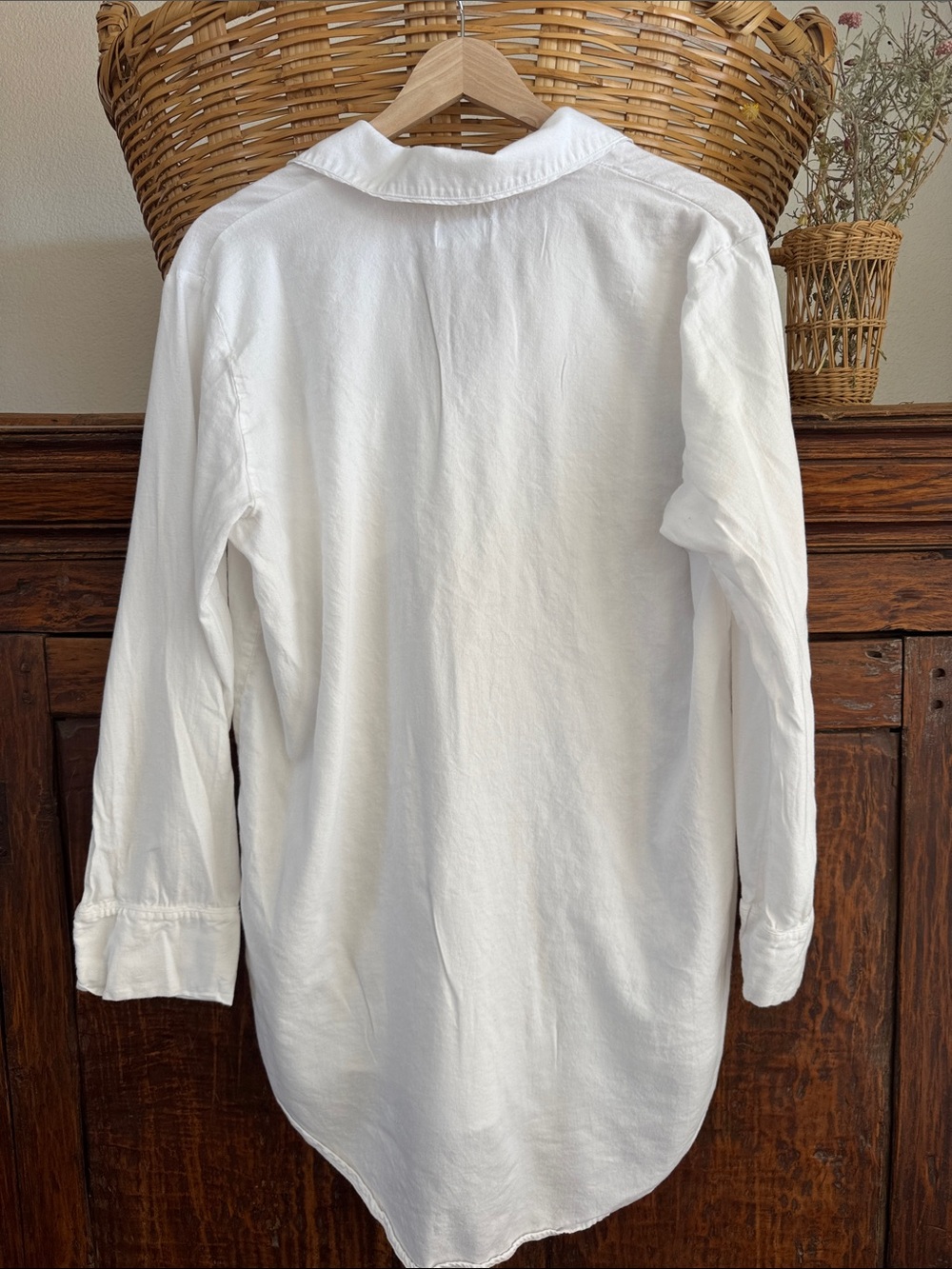 Skims Hotel Super soft size small EUC Classic White Button-Front Nightshirt - Picture 7 of 10